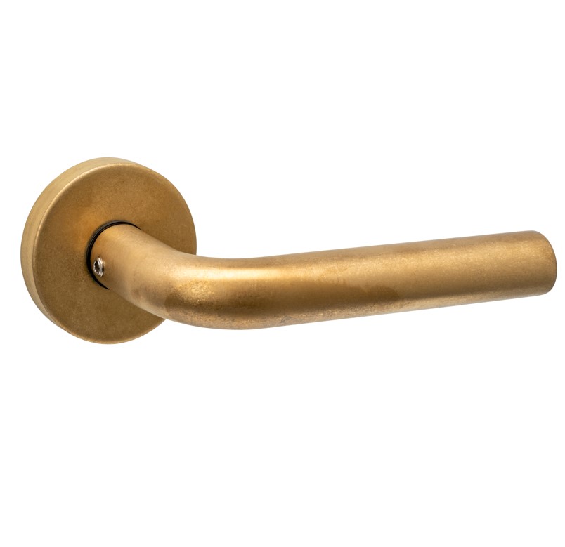 Intersteel set achterdeurbeslag rond deurkruk Luzern met massieve rozetten PVD messing getrommeld