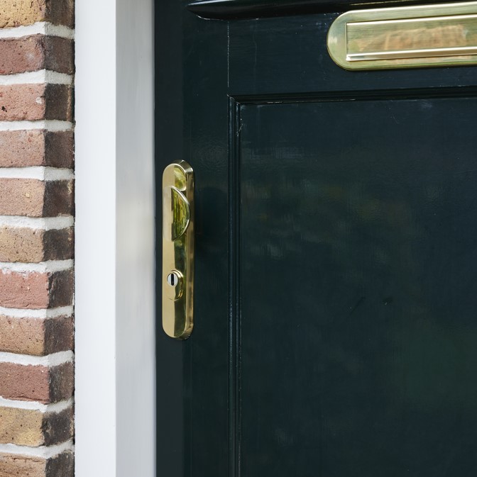 Intersteel SKG3 veiligheidsbeslag ovaal greep/kruk Luzern PC92mm met kerntrekbeveiliging PVD messingkleur