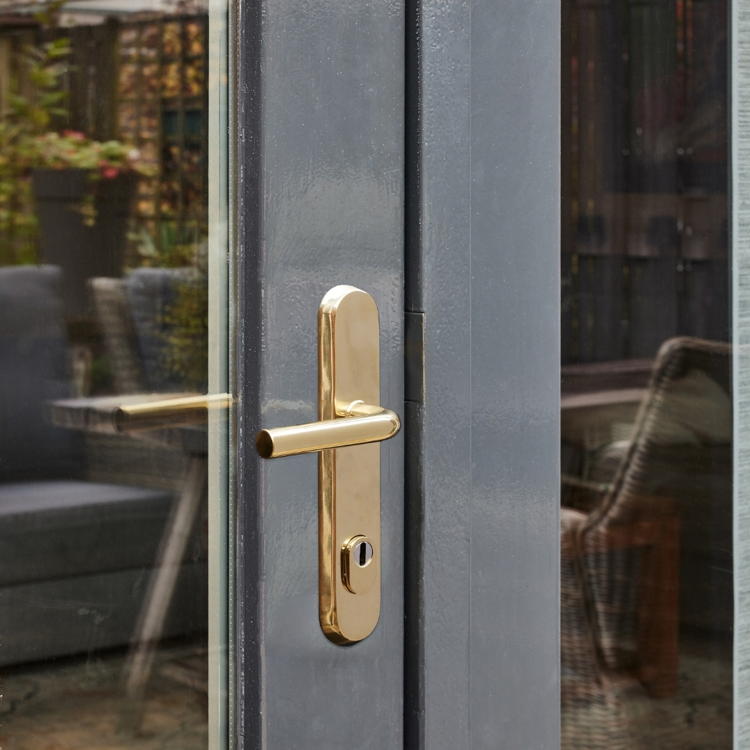 Intersteel SKG3 veiligheidsbeslag ovaal kruk/kruk Luzern PC72mm met kerntrekbeveiliging PVD messingkleur - Afbeelding 3