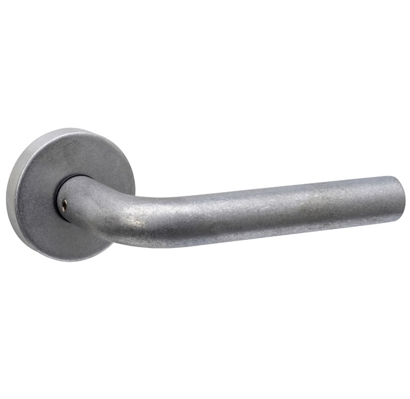 Intersteel set achterdeurbeslag rond deurkruk Luzern met massieve rozetten rvs getrommeld