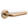 Deurklink BASICS LBIII-19 op ronde rozet PVD licht brons
