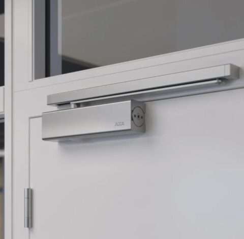 AXA deurdranger 7505 compact basic met schaararm sluitkracht 2 grijs | Online Deurbeslagshop