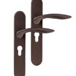 Differnz deurklink Groningen op ovaal schild PC55 donker brons