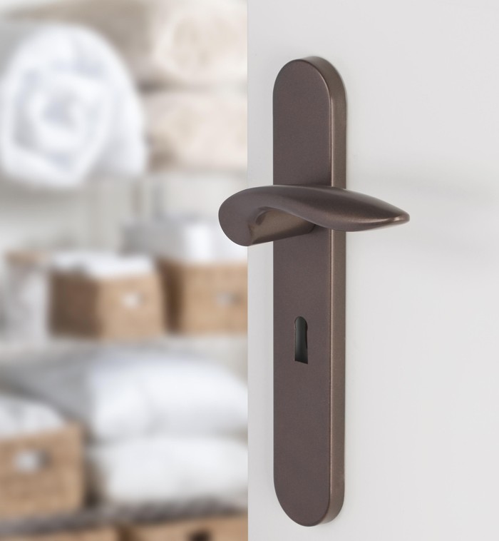 Differnz deurklink Groningen op ovaal schild SL56 donker brons - Afbeelding 4