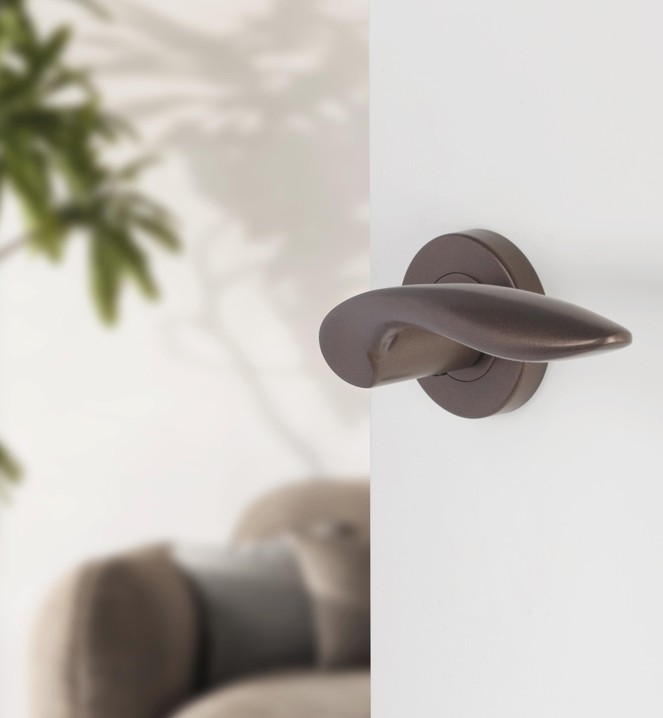 Differnz deurklink Groningen op rond rozet donker brons - Afbeelding 4
