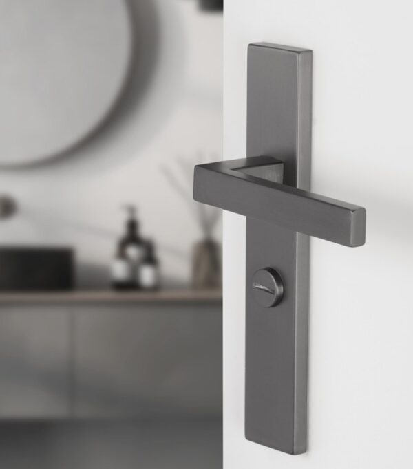 Differnz deurklink Tilburg op rechthoekig schild WC63/8 gunmetal - Afbeelding 5