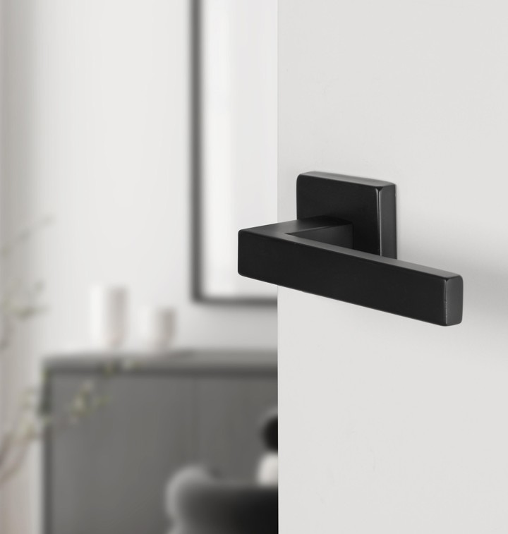 Differnz deurklink Tilburg op vierkant rozet mat zwart - Afbeelding 4