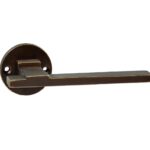 Deurklink Jolie Ville op rond rozet antiek brons